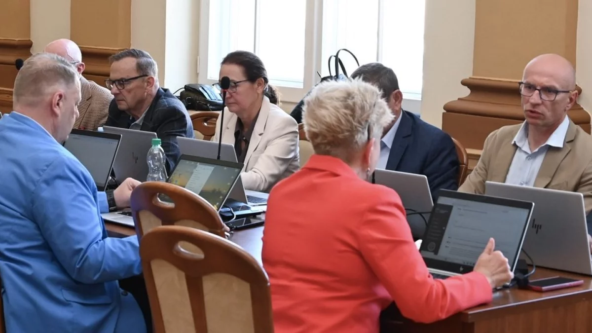 VII sesja Rady Powiatu Kłodzkiego za nami [zdjęcia]