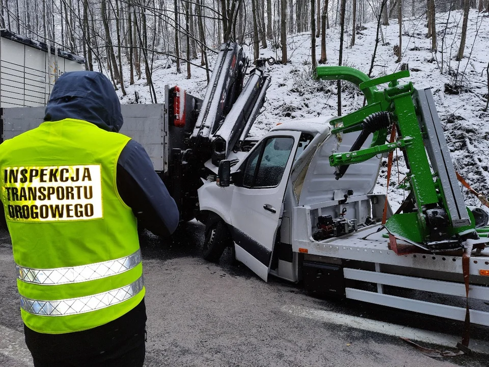 Inspektorzy ITD pomagają policji w sprawie śmiertelnego wypadku - Zdjęcie główne