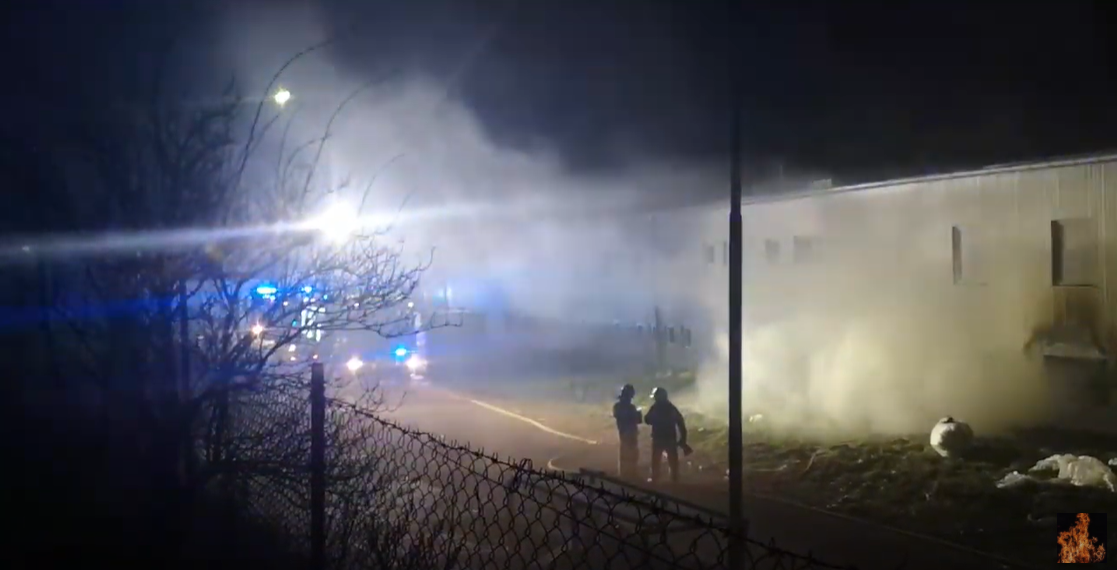 Bystrzyca Kłodzka: Pożar w fabryce mebli - Zdjęcie główne