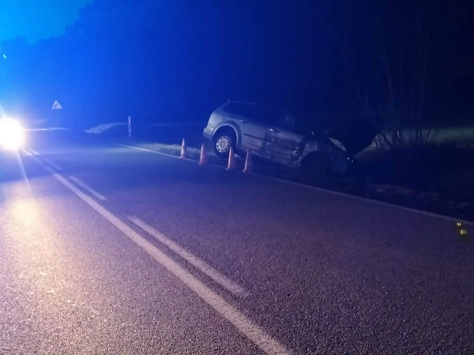 Gmina Kłodzko. Zderzenie czołowe forda z audi w Święcku. Jedna osoba w szpitalu - Zdjęcie główne