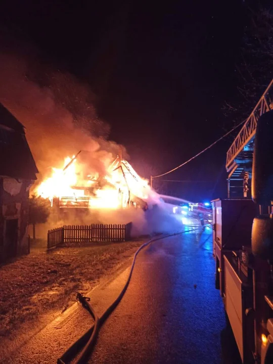 Pożar budynku mieszkalnego w Idzikowie - Zdjęcie główne