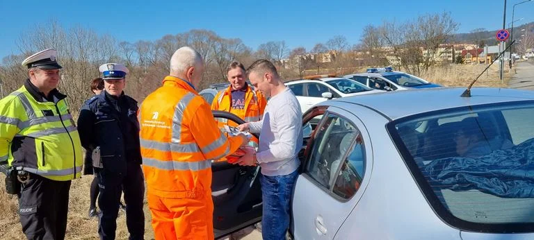 Wczoraj policja oraz przedstawiciele GDDKiA uczestniczyli w akcji ”Na Drodze –Patrz i Słuchaj”