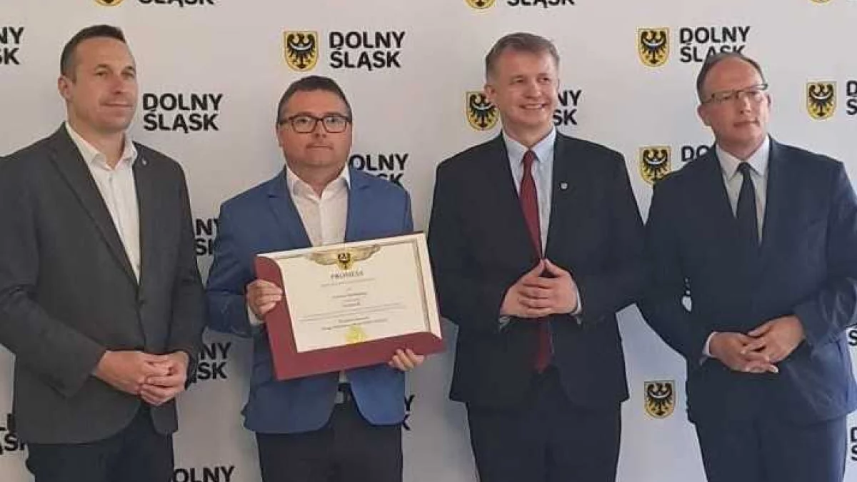 Powiat Kłodzki. Ponad 800 tys. zł wsparcia na remont drogi Suszyna - Raszków [zdjęcia]