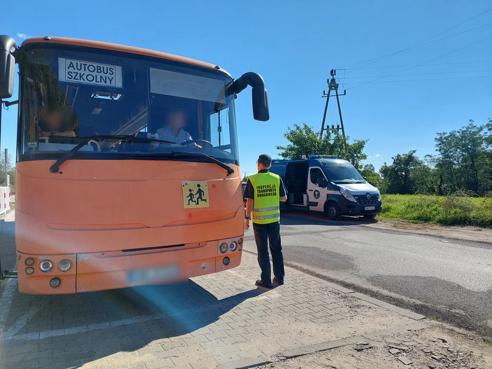 Szalejów Górny. Niesprawny autobus miał zawieźć dzieci do szkoły - Zdjęcie główne