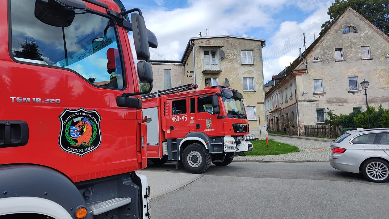 Tajemniczy pożar w Urzędzie Gminy w Lewinie Kłodzkim. Urząd zamknięty dla interesantów - Zdjęcie główne