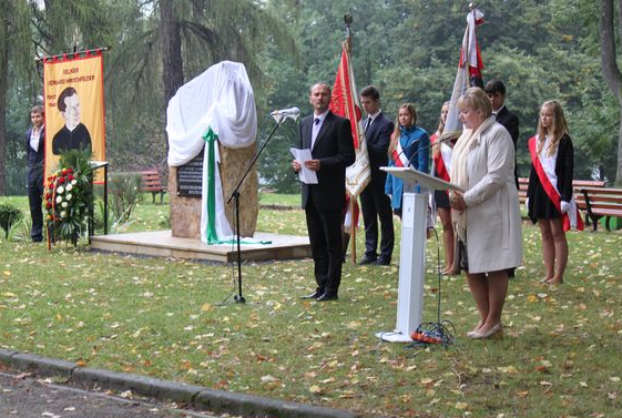 Obelisk Pamięci Ks. Gerharda Hirschfelda - Zdjęcie główne