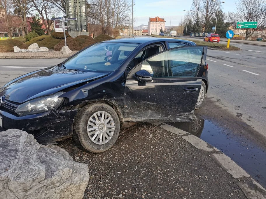 Kłodzko. Kolizja na skrzyżowaniu Kościuszki i Malczewskiego - Zdjęcie główne