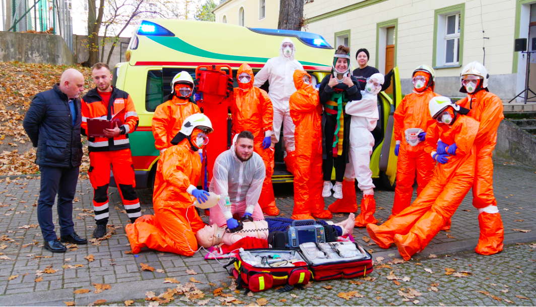 Ćwiczenia studentów ratownictwa medycznego PWSZ w Nysie - Zdjęcie główne