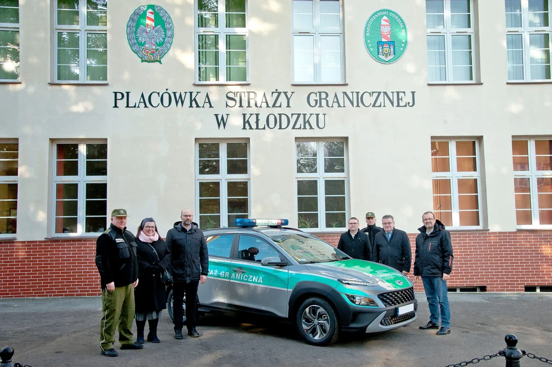 Kłodzko. Straż graniczna z nowym samochodem - Zdjęcie główne