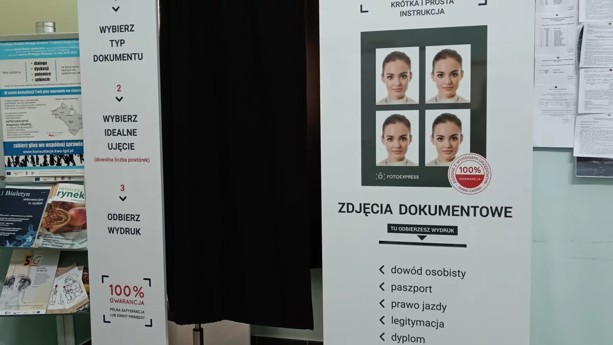 Nowoczesna fotokabina w Urzędzie Miasta i Gminy Szczytna - Zdjęcie główne