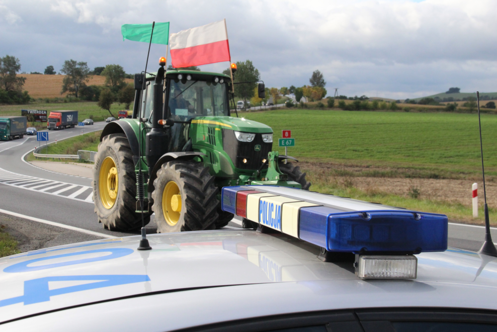 Nie odpuścimy - mówią rolnicy po proteście na krajowej ósemce [FOTO] - Zdjęcie główne