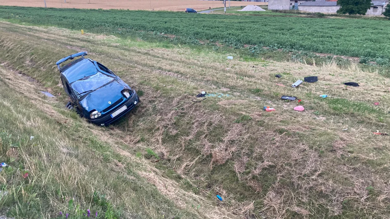 Kłodzko. Groźne zdarzenie na obwodnicy. Świadkowie mówią: To cud, że kierowcy nic się nie stało - Zdjęcie główne