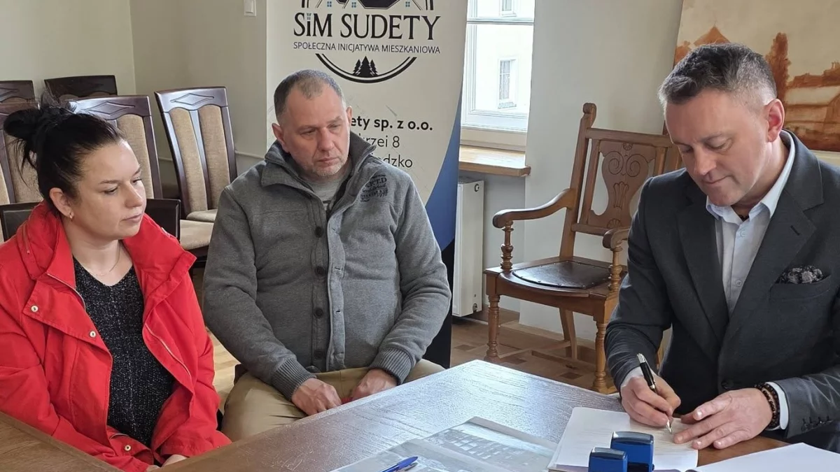 Bystrzyca Kłodzka. Podpisano umowy na pierwsze mieszkania w ramach inwestycji SIM Sudety [zdjęcia]