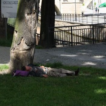 Bezdomni nie zamarzną na ulicy - Zdjęcie główne