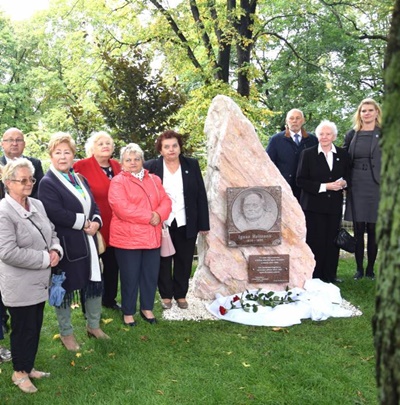 Reimann na pomniku - Zdjęcie główne