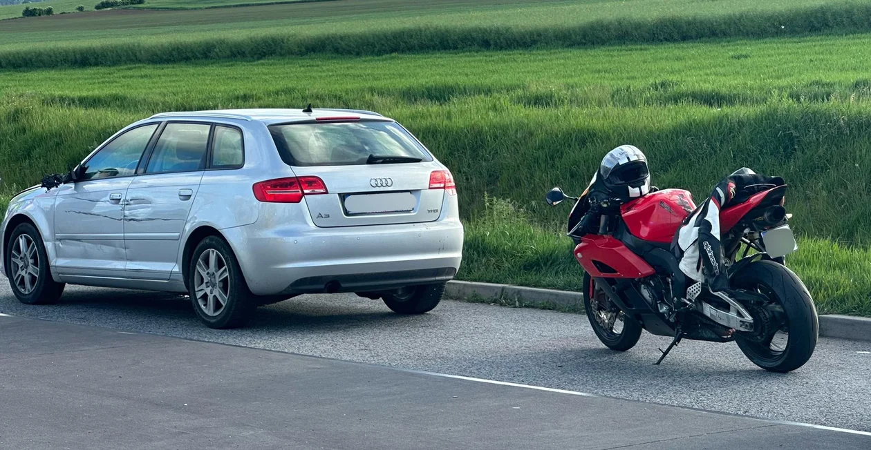 Kolizja na obwodnicy Kłodzka. Motocyklista trafił do szpitala - Zdjęcie główne