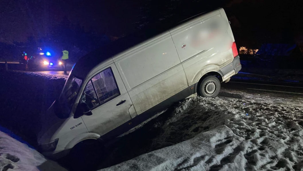 Boguszyn. Bus wjechał do rowu - Zdjęcie główne