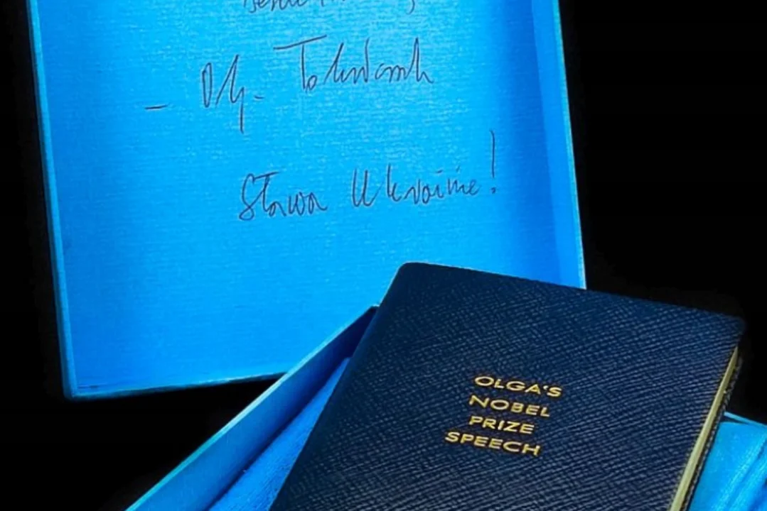 Notes i książka z autografem Tokarczuk wylicytowane za krocie - Zdjęcie główne