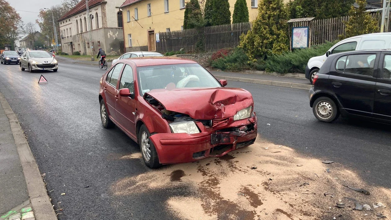 Bierkowice. Zderzenie trzech aut. Jedna osoba trafiła do szpitala - Zdjęcie główne