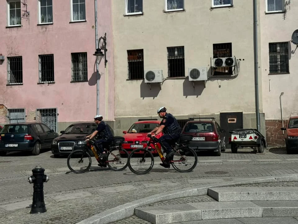 Bystrzyccy Strażnicy Miejscy na rowerach. Szybko, skutecznie i ekologicznie - Zdjęcie główne