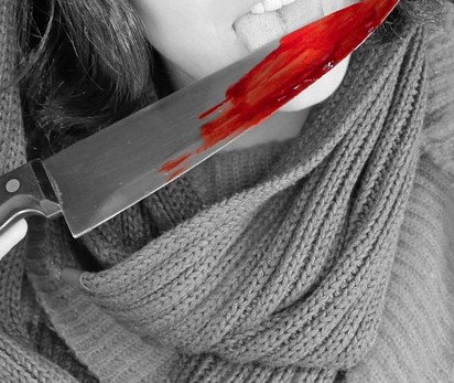 Nożem w serce - Zdjęcie główne
