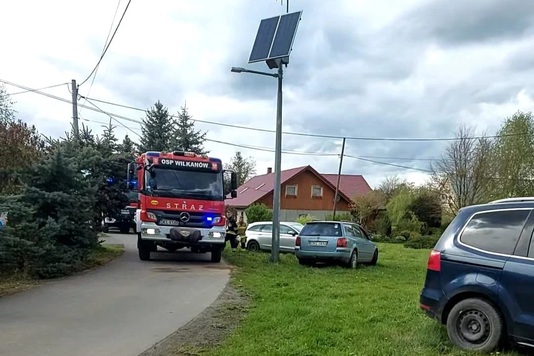 Gmina Bystrzyca Kłodzka. Czołowe zderzenie dwóch aut w Wilkanowie - Zdjęcie główne