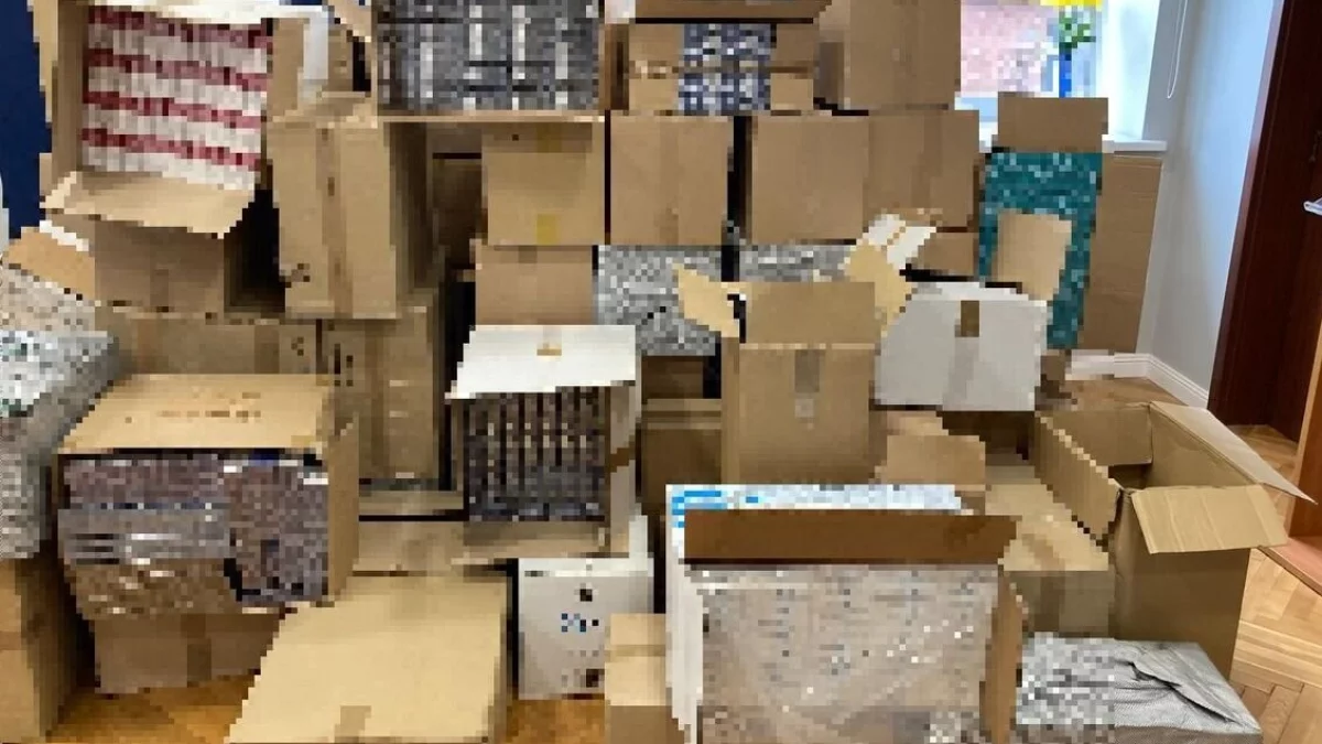 Powiat kłodzki. Policjanci zabezpieczyli ponad 650 tysięcy sztuk nielegalnych papierosów [zdjęcia]