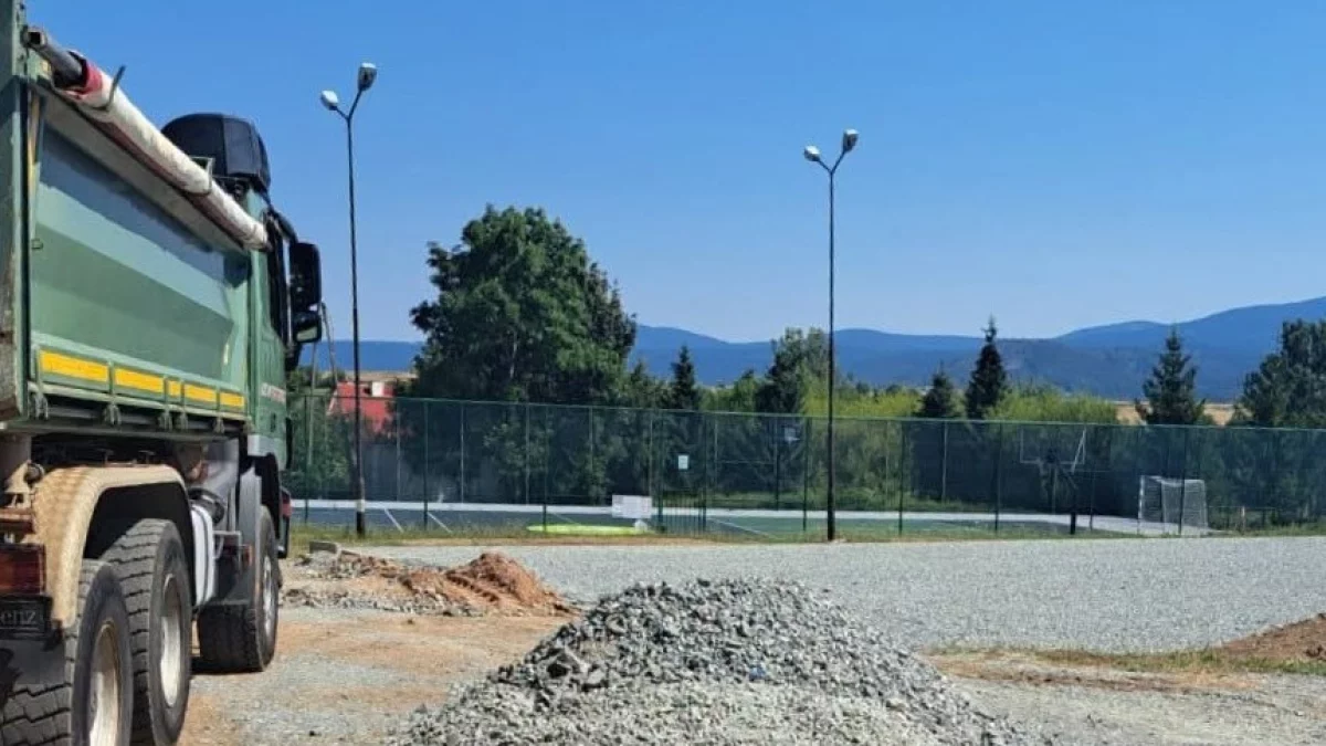 Modernizacja obiektów sportowych przy szkole w Międzylesiu [zdjęcia]