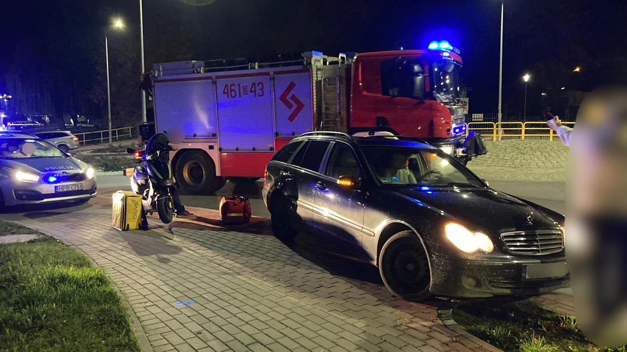 Kłodzko. Mercedes uderzył w skuter. Jedna osoba trafiła do szpitala - Zdjęcie główne