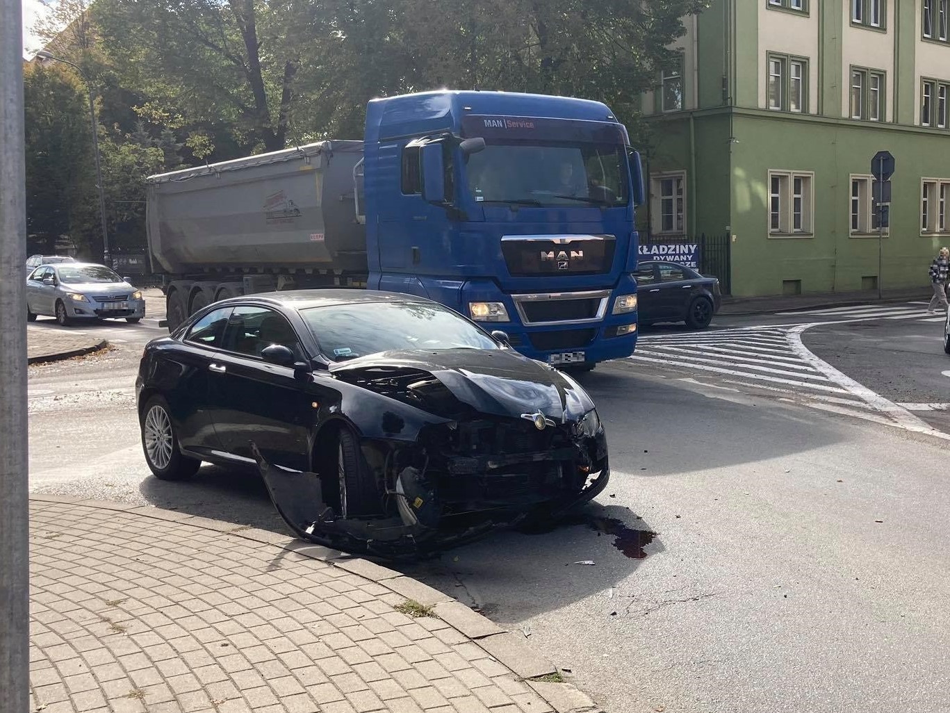 Kłodzko: Kobieta uderzyła w ciężarówkę - Zdjęcie główne