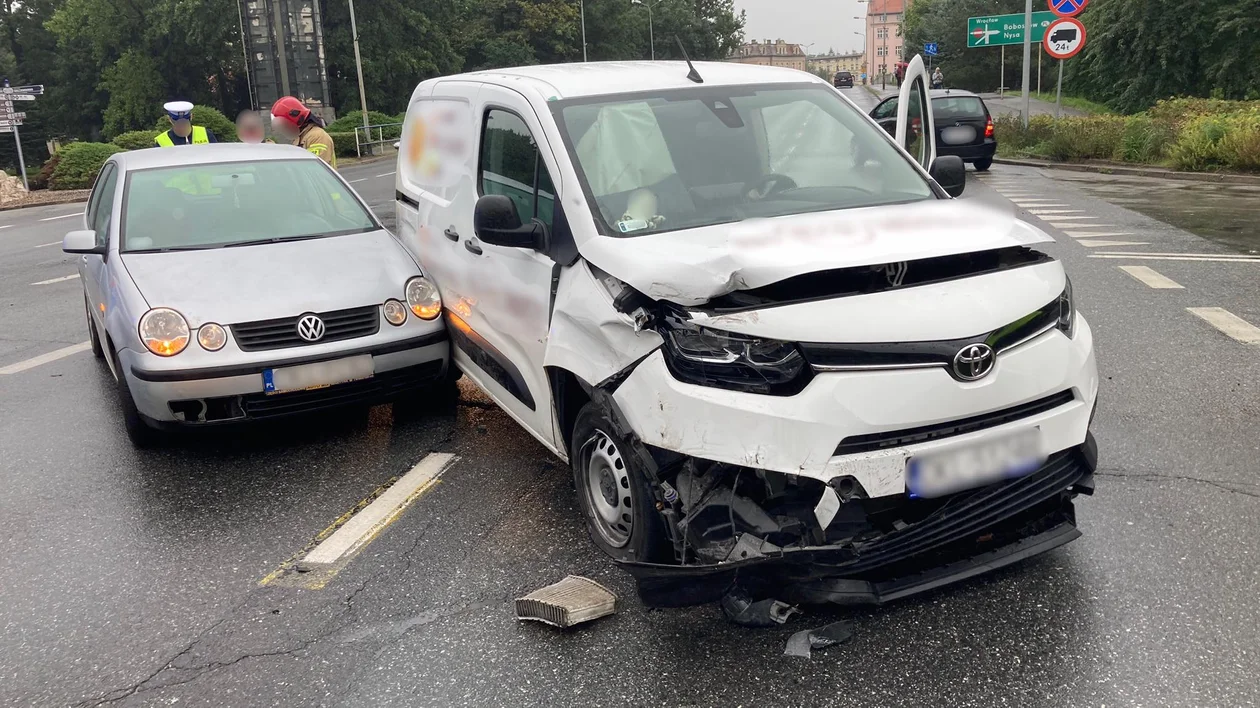 Kłodzko. Kolejna kolizja w centrum miasta - Zdjęcie główne