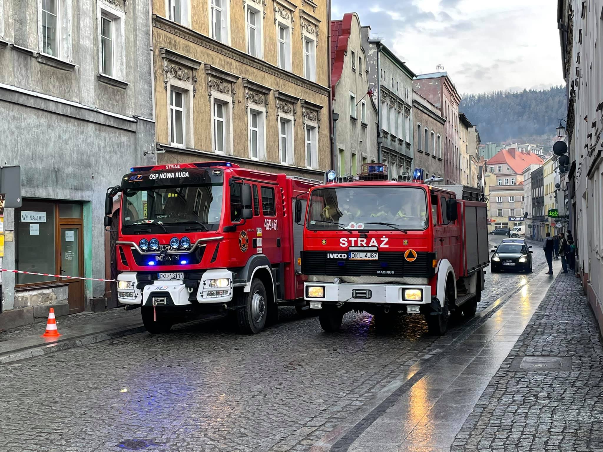 Nowa Ruda: Trwa dogaszanie pożaru 