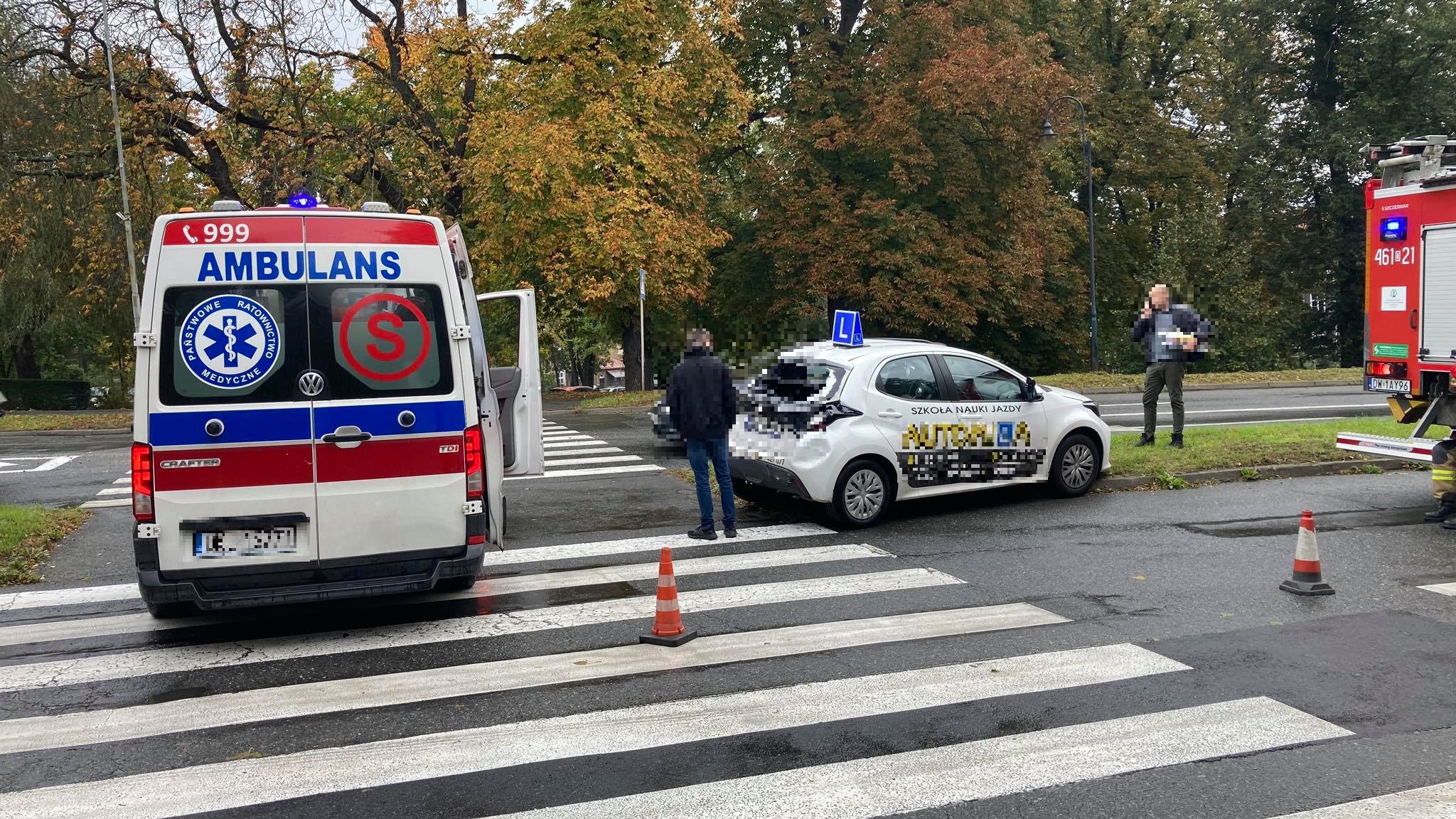 Kłodzko: Autobus uderzył w L-kę, podróżowały nim dzieci - przesuń w prawo i zobacz zdjęcia