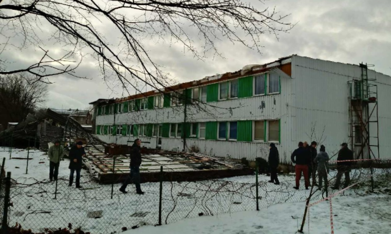 Zerwało dach w Stroniu  - Zdjęcie główne