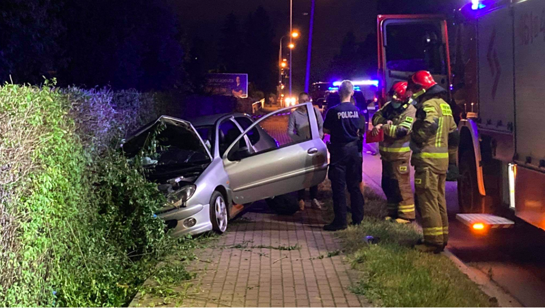 Kłodzko. Kierowca wjechał w latarnię - Zdjęcie główne