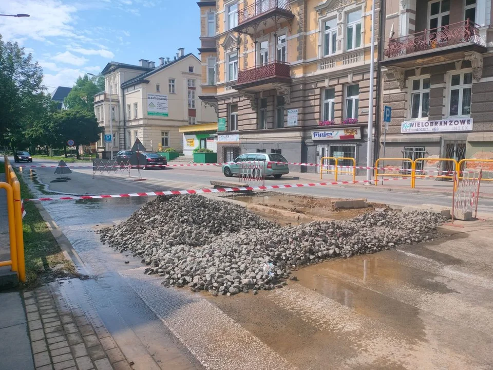 Awaria wody w Kłodzku. Burmistrz wydał oświadczenia - Zdjęcie główne