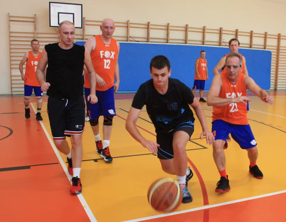 Druga kolejka rozgrywek Amatorskiej Ligi Koszykówki. 16 trójek Nowaka - Zdjęcie główne
