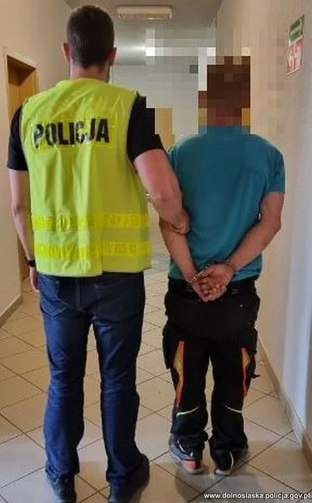 38-latek zatrzymany w gminie Kłodzko z narkotykami. Zapewniał, że to klej - Zdjęcie główne