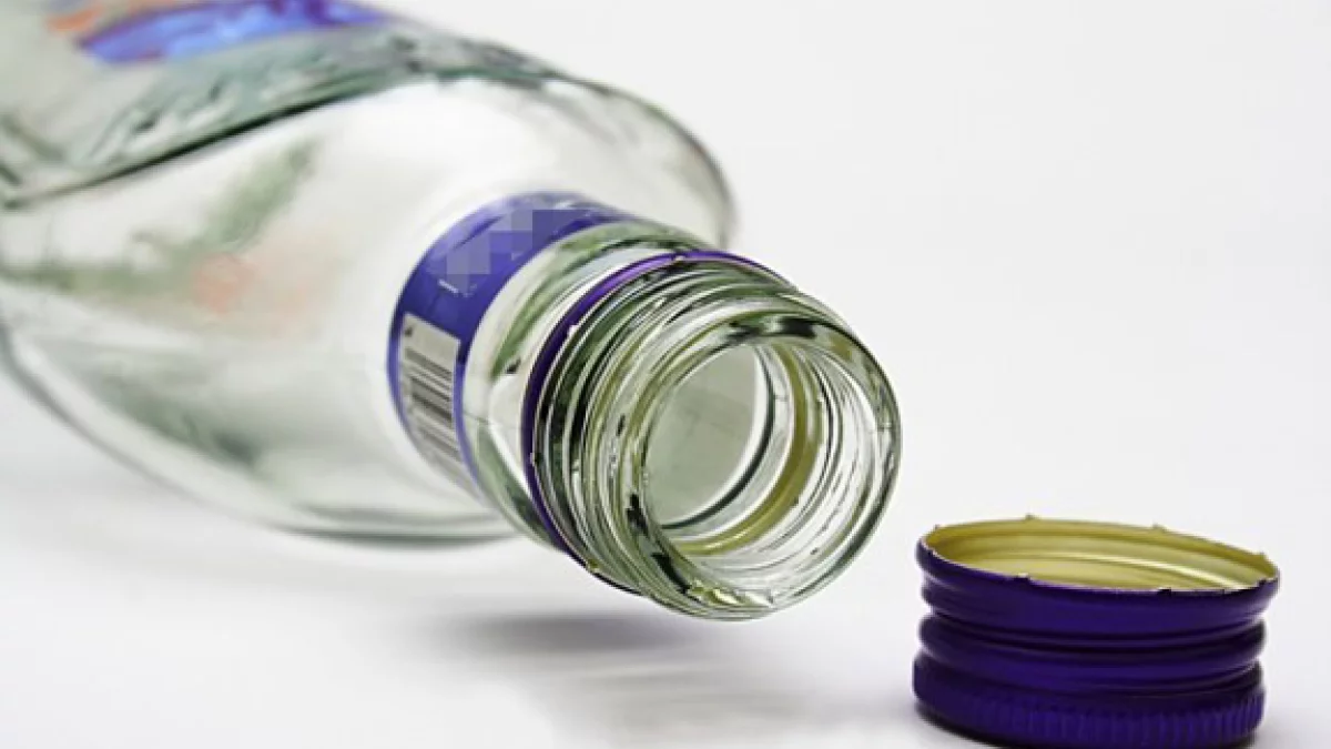 Kłodzko. Pijani opiekunowie zajmowali się dzieckiem. Konieczna była interwencja Policji