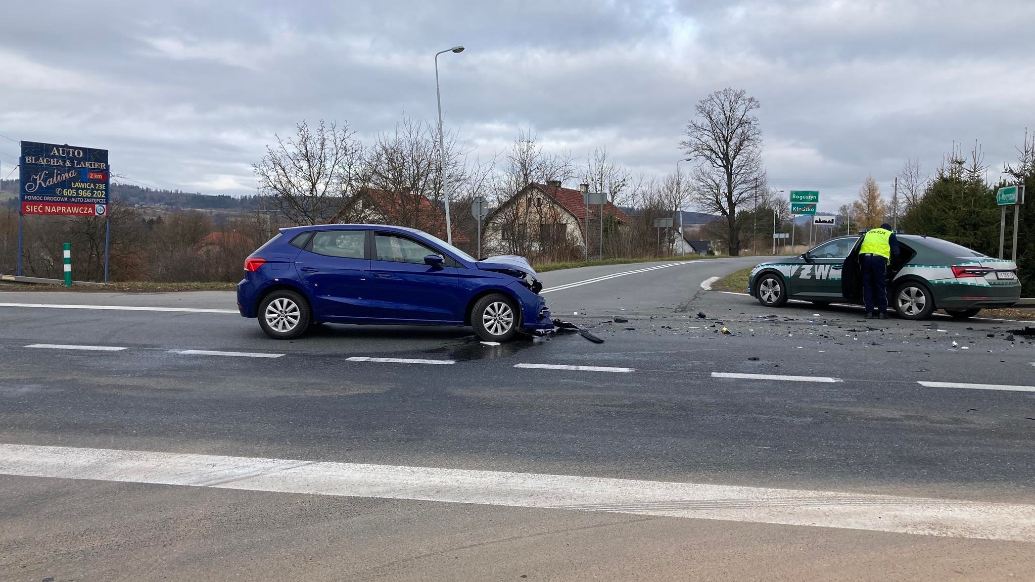 Kłodzko. Zderzenie samochodu osobowego i ciężarowego - przesuń w prawo i zobacz zdjecia