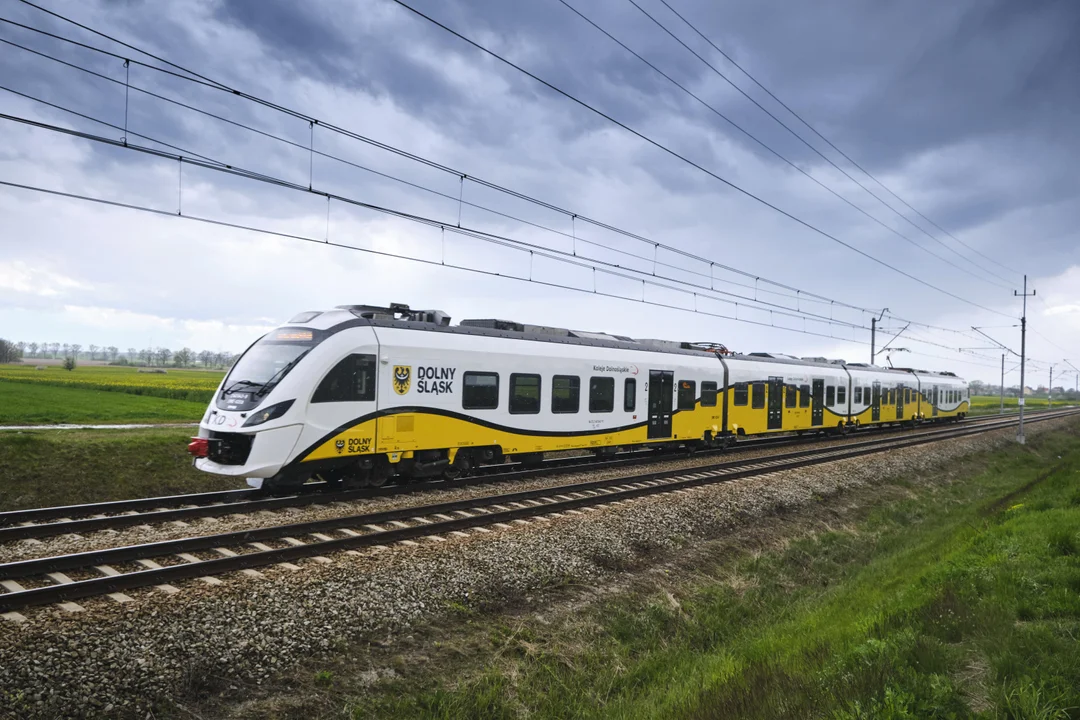 Rekordowy styczeń w Kolejach Dolnośląskich. Spółka nigdy nie przewiozła tak wielu pasażerów w ciągu jednego miesiąca - Zdjęcie główne