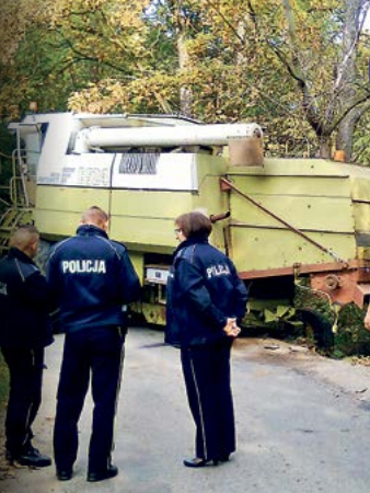 Wypadek nad skarpą - Zdjęcie główne