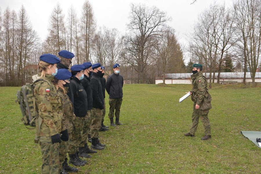 Kłodzko: Egzamin miał sprawdzić umiejętności uczniów z klas mundurowych 