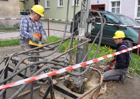 Z optymizmem ku podziemiom - Zdjęcie główne