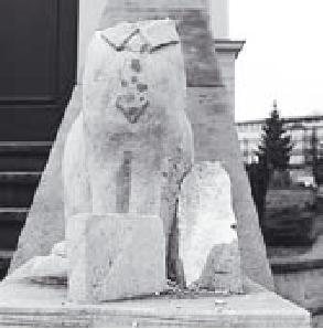 Wandal zniszczył rzeźbę kamiennego kota - Zdjęcie główne