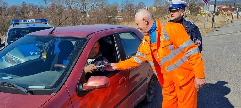 Wczoraj policja oraz przedstawiciele GDDKiA uczestniczyli w akcji ”Na Drodze –Patrz i Słuchaj”