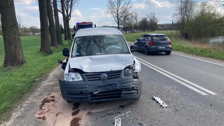 Kolizja trzech aut na drodze krajowej nr 33