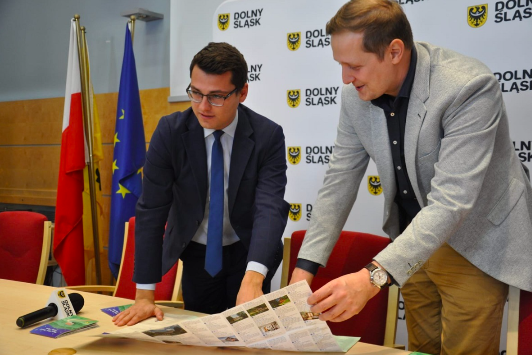 Mapę zaprezentował m.in. Wicemarszałek Województwa Dolnośląskiego, Grzegorz Macko