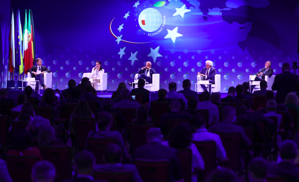 Forum Ekonomiczne w Karpaczu - szansa dla przedsiębiorców i mieszkańców regionu - Zdjęcie główne