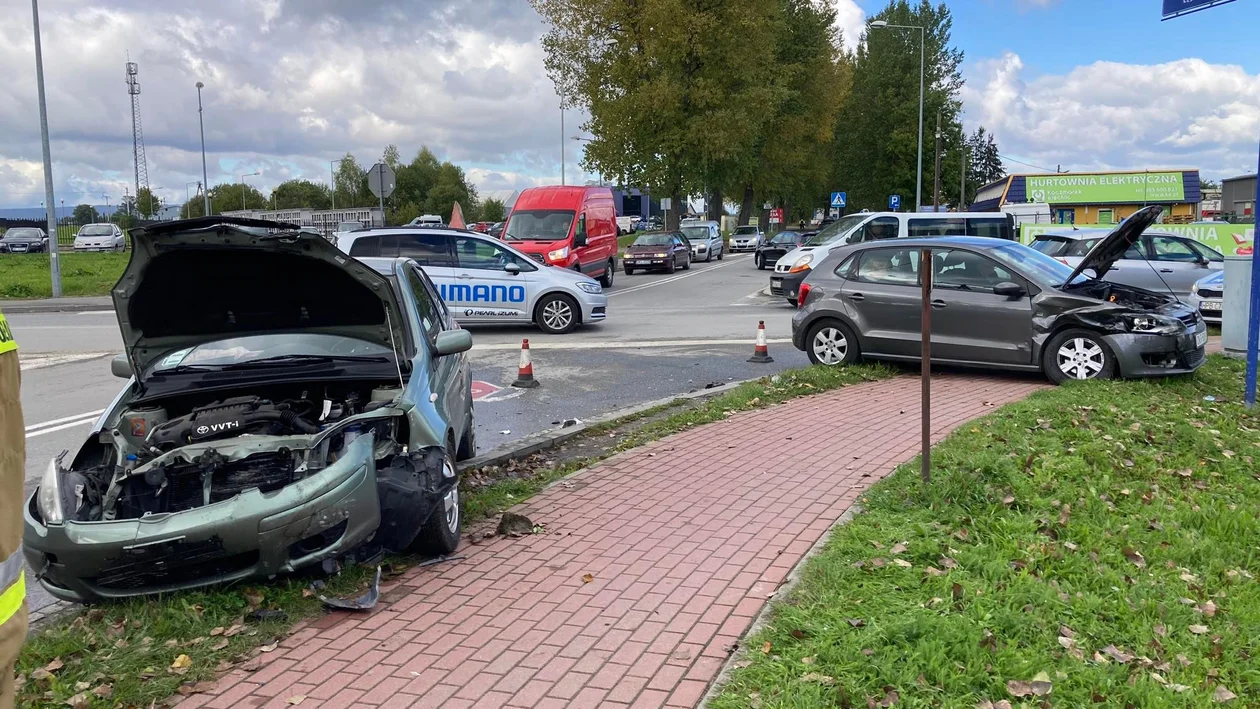 Kłodzko. Kolizja na skrzyżowaniu Objazdowej i Zajęczej - Zdjęcie główne